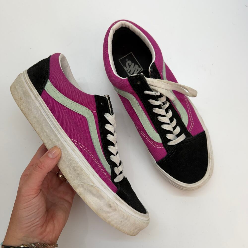 Vans Old Skool Sneaker in Pink Black 9